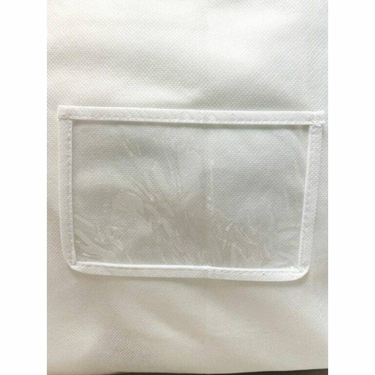 détail poche d'un sac hopital blanc